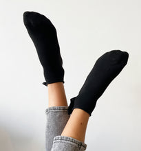 Charger l'image dans la galerie, Chaussettes noires avec un noeud Elisa - Sockette
