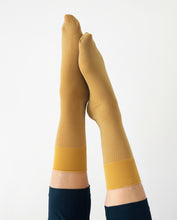 Lade das Bild in den Galerie-Viewer, Chaussettes paillettes Céleste - lurex scintillant - Sockette
