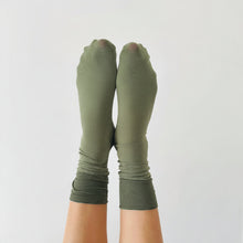Lade das Bild in den Galerie-Viewer, Chaussettes paillettes Céleste - lurex scintillant - Sockette
