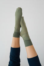 Lade das Bild in den Galerie-Viewer, Chaussettes paillettes Céleste - lurex scintillant - Sockette
