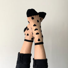 Charger l'image dans la galerie, Chaussettes coeurs noir  Laure - Sockette
