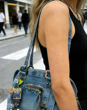 Charger l'image dans la galerie, Porte-Clé Grigri Effet Jeans - Accessoire Casual Chic
