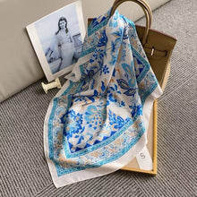 Lade das Bild in den Galerie-Viewer, Foulard Touché Soie Motifs Géométriques - Carré 70x70cm
