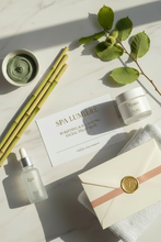 Charger l'image dans la galerie, Bon cadeau soin visage rééquilibrant RÊVE DE PURETÉ – crème Oxalia Épure, enveloppe cadeau ruban satin rose
