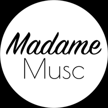 Load image into Gallery viewer, Tablettte de  cire parfumée - 40g - Madame Musc
