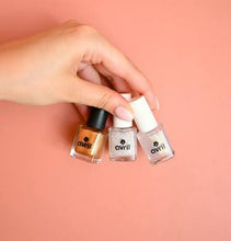 Lade das Bild in den Galerie-Viewer, Vernis Top Coat Pailleté Doré AVRIL – Effet Scintillant sur Tous Vos Vernis, 80% Biosourcé &amp; Végan – 7ml
