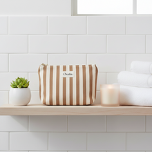 Lade das Bild in den Galerie-Viewer, Trousse de Toilette Rayée Marron &amp; Écru – Coton Bio | Oxalia
