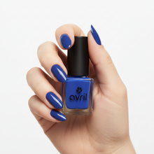Charger l'image dans la galerie, Vernis à Ongles BLEU LAPIS LAZULI AVRIL – Bleu Indigo Intense, Couvrance Infaillible, Végan &amp; Fabriqué en France – 7ml
