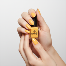 Charger l'image dans la galerie, Vernis à Ongles MANGUE AVRIL – Jaune-Orangé Délicieusement Fruité, Séchage Rapide, Végan &amp; Fabriqué en France – 7ml
